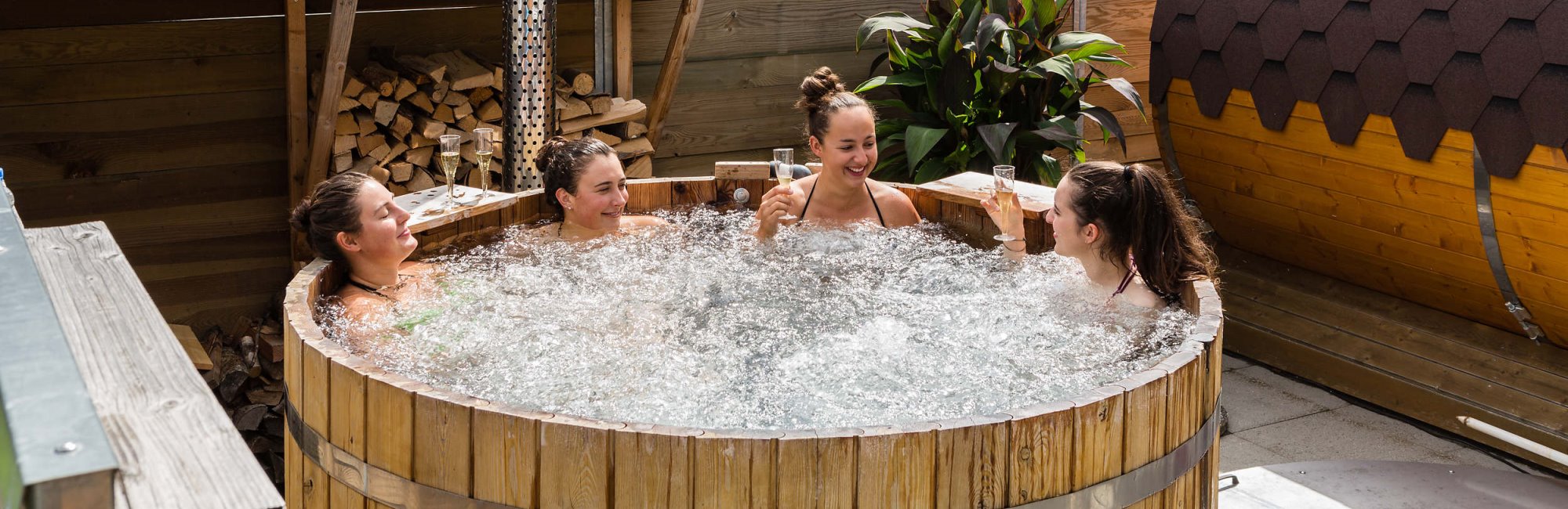 New on the Camping Lazy Rancho in Unterseen near Interlaken: hot tub and barrel sauna